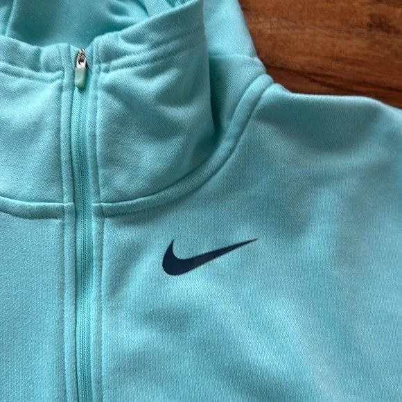 Teal short sleeve Nike sweatshirt with hood. Front pockets. - Picture 3 of 3